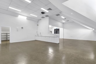 70 Little Edward St, Spring Hill for lease Interior Photo- Image 2 of 4