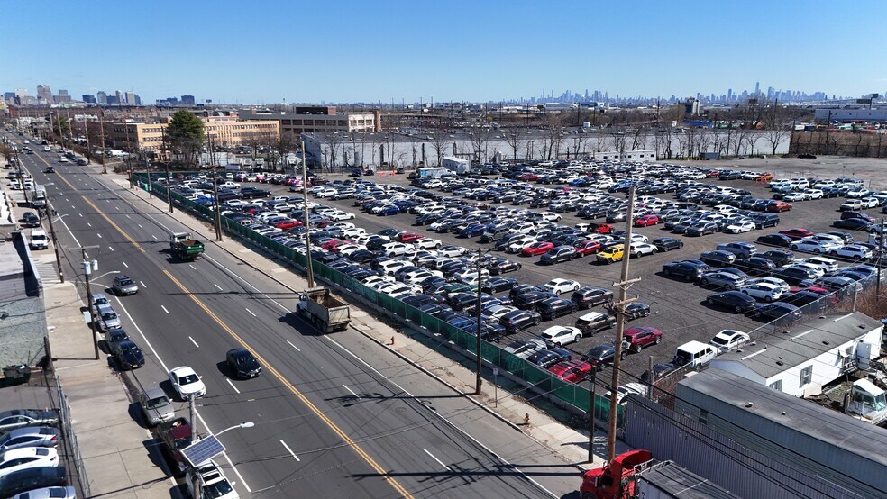 646 Frelinghuysen Ave, Newark, NJ à louer - Photo du bâtiment - Image 2 de 2