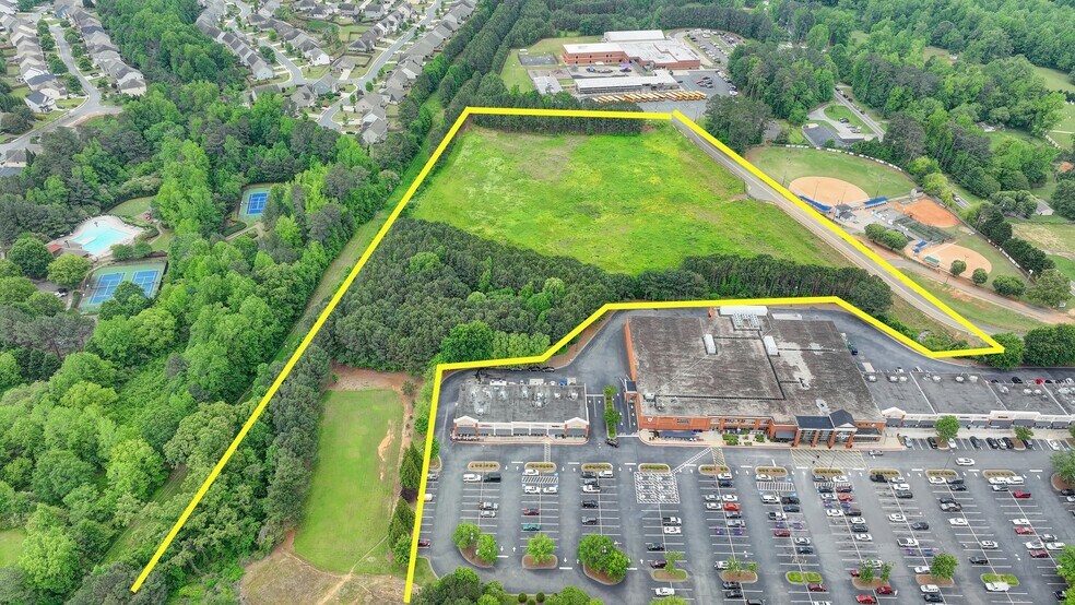 8138 CUMMING Hwy, Canton, GA à vendre - Photo du bâtiment - Image 3 de 13