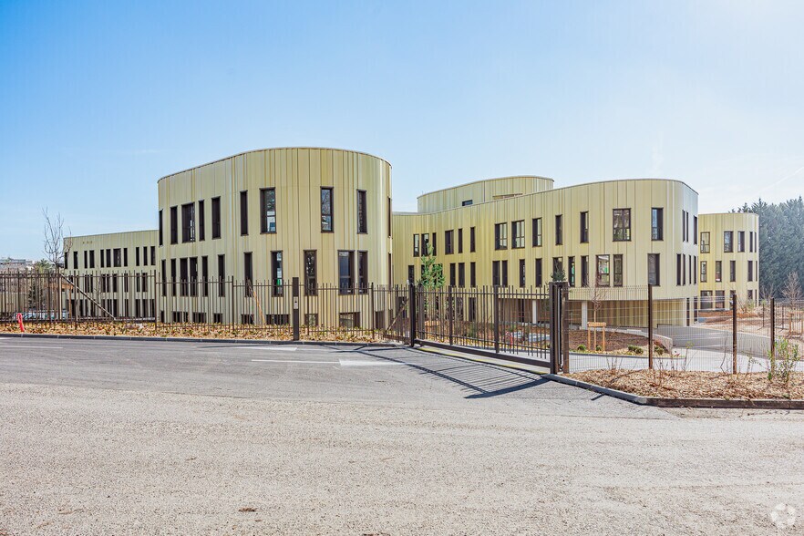 Bureau dans Limonest à louer - Photo du bâtiment - Image 3 de 3