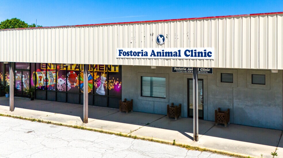 520-560 Plaza Dr, Fostoria, OH à louer - Photo du bâtiment - Image 2 de 15