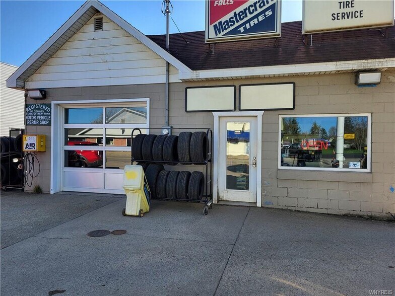 9693 Main St, Machias, NY à vendre - Photo du bâtiment - Image 2 de 4