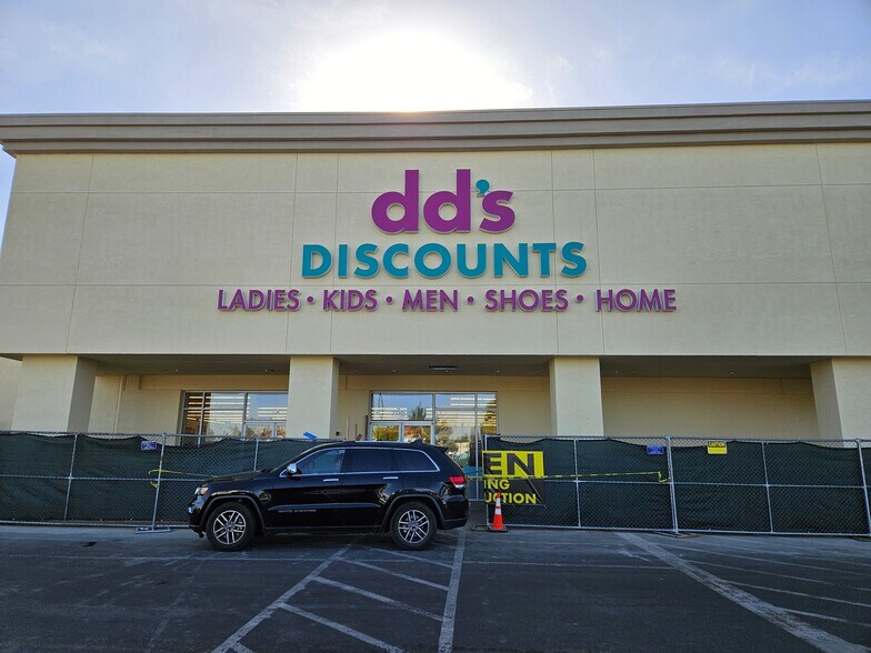 700-720 W Onstott Rd, Yuba City, CA à louer - Photo du bâtiment - Image 2 de 7