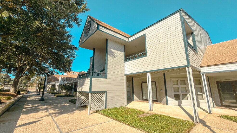 4400 Bayou Blvd, Pensacola, FL à vendre - Photo du bâtiment - Image 2 de 14
