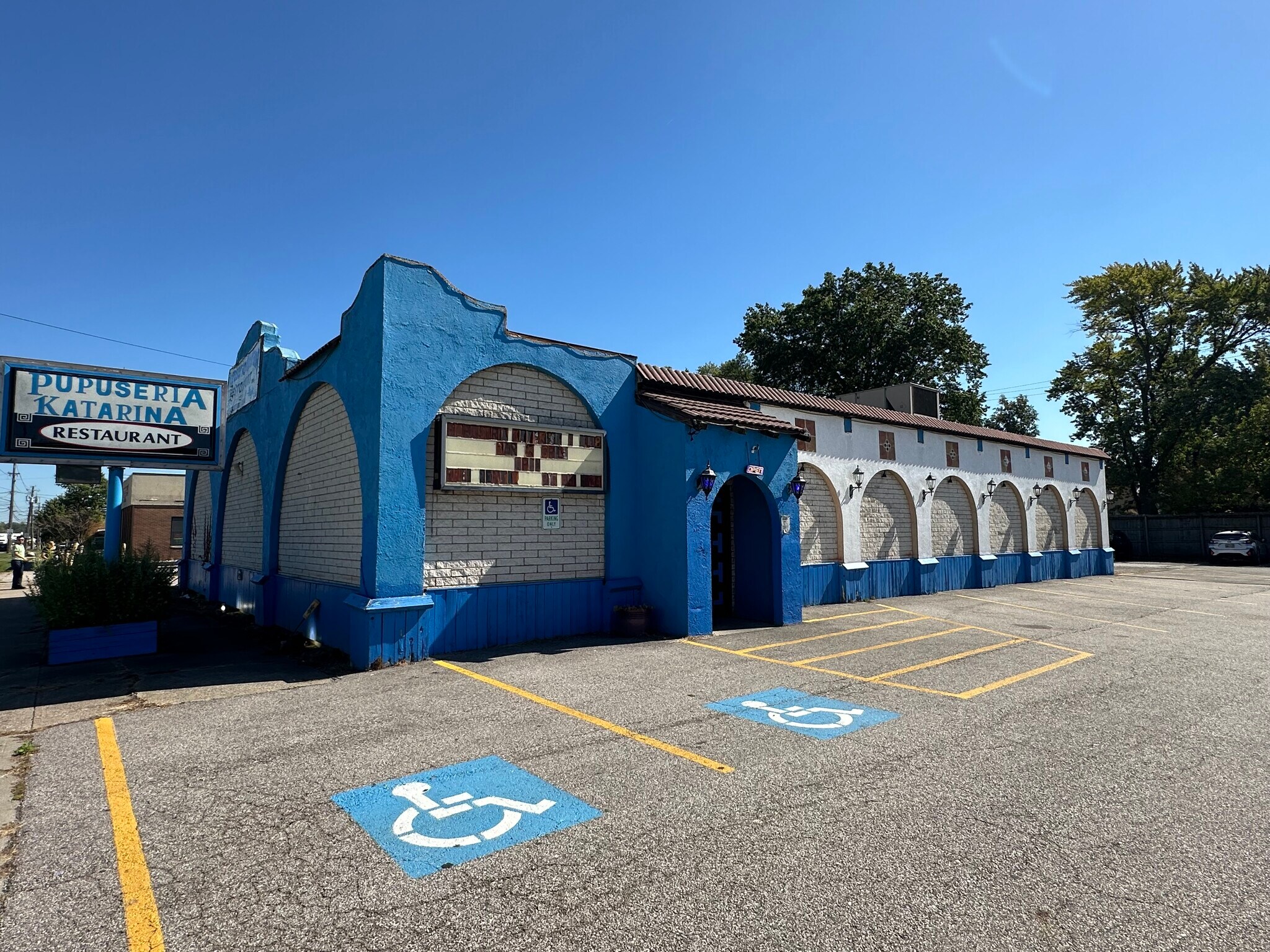 1409 Brookpark Rd, Cleveland, OH à louer Photo du bâtiment- Image 1 de 11