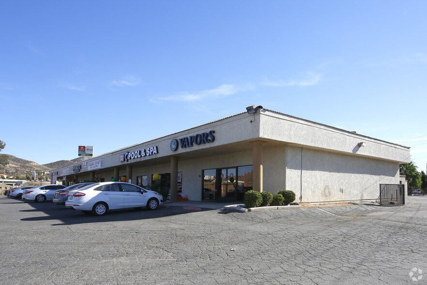 271-293 San Jacinto River Rd, Lake Elsinore, CA à louer - Photo du bâtiment - Image 2 de 9