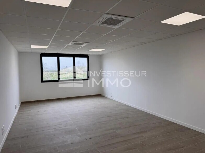 Office in Serris for sale - Interior Photo - Image 1 of 3