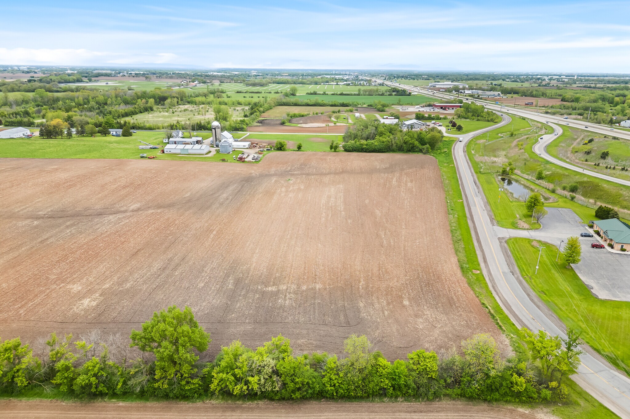 1600 Planeview Dr, Oshkosh, WI à vendre Aérien- Image 1 de 27