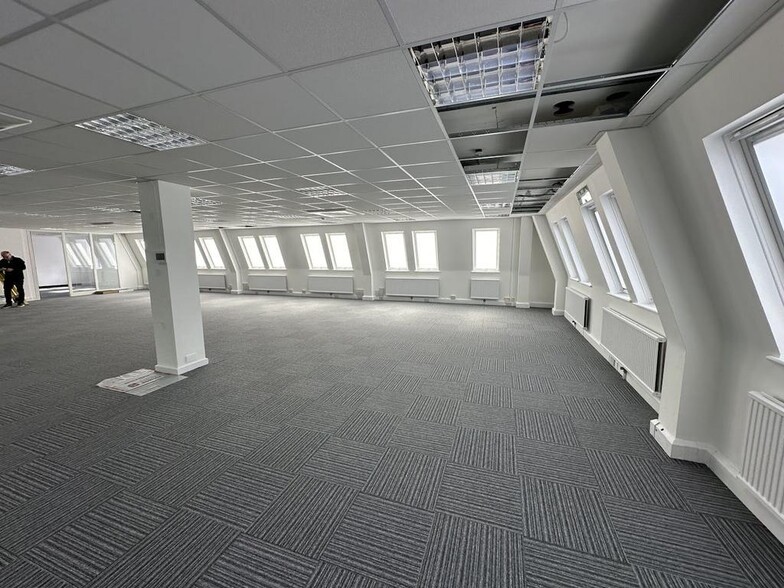 Church Walk, Burgess Hill for lease - Building Photo - Image 3 of 20