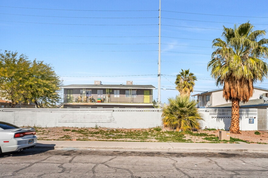 5104 Pebble Beach Blvd, Las Vegas, NV à vendre - Photo du bâtiment - Image 3 de 39