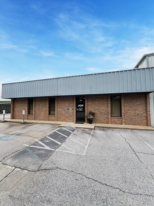Plus de détails pour 603 High Tech Ct, Greer, SC - Local d'activités à louer