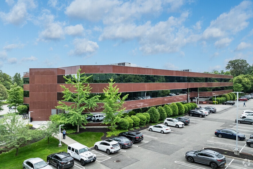 50 Jericho Quadrangle, Jericho, NY for lease - Building Photo - Image 3 of 4