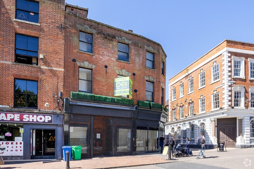 13 Market Pl, Derby à louer - Photo du bâtiment - Image 2 de 2