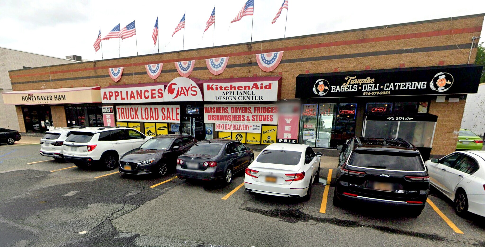 3171 Hempstead Tpke, Levittown, NY à louer Photo principale- Image 1 de 12