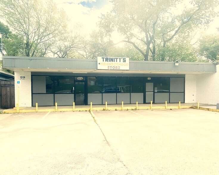 1009 N Bowen Rd, Arlington, TX à louer - Photo du bâtiment - Image 2 de 30