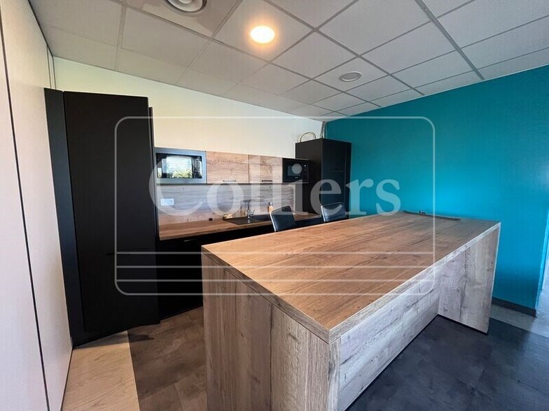 155 Rue Paul Langevin, Aix-en-Provence for lease - Interior Photo - Image 3 of 10