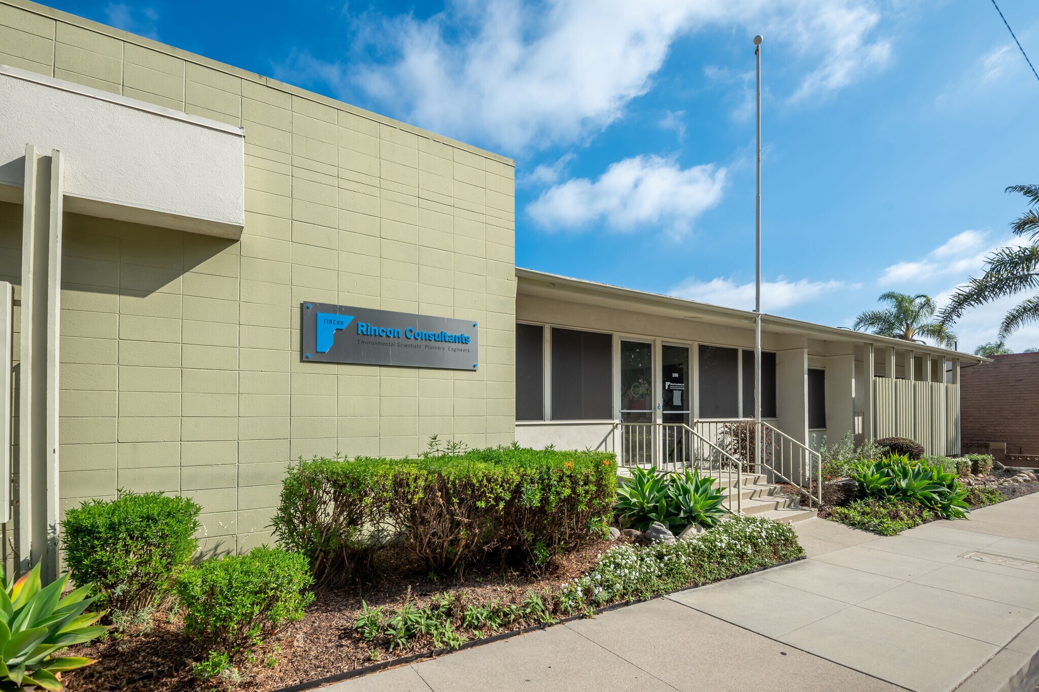 180 N Ashwood Ave, Ventura, CA for sale Primary Photo- Image 1 of 3