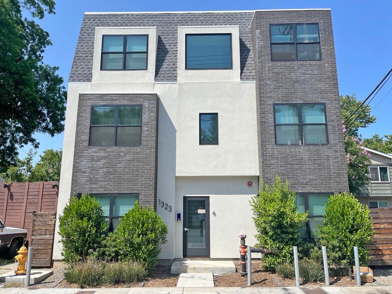 1323 Democracy Aly, Sacramento, CA à vendre - Photo du bâtiment - Image 1 de 76