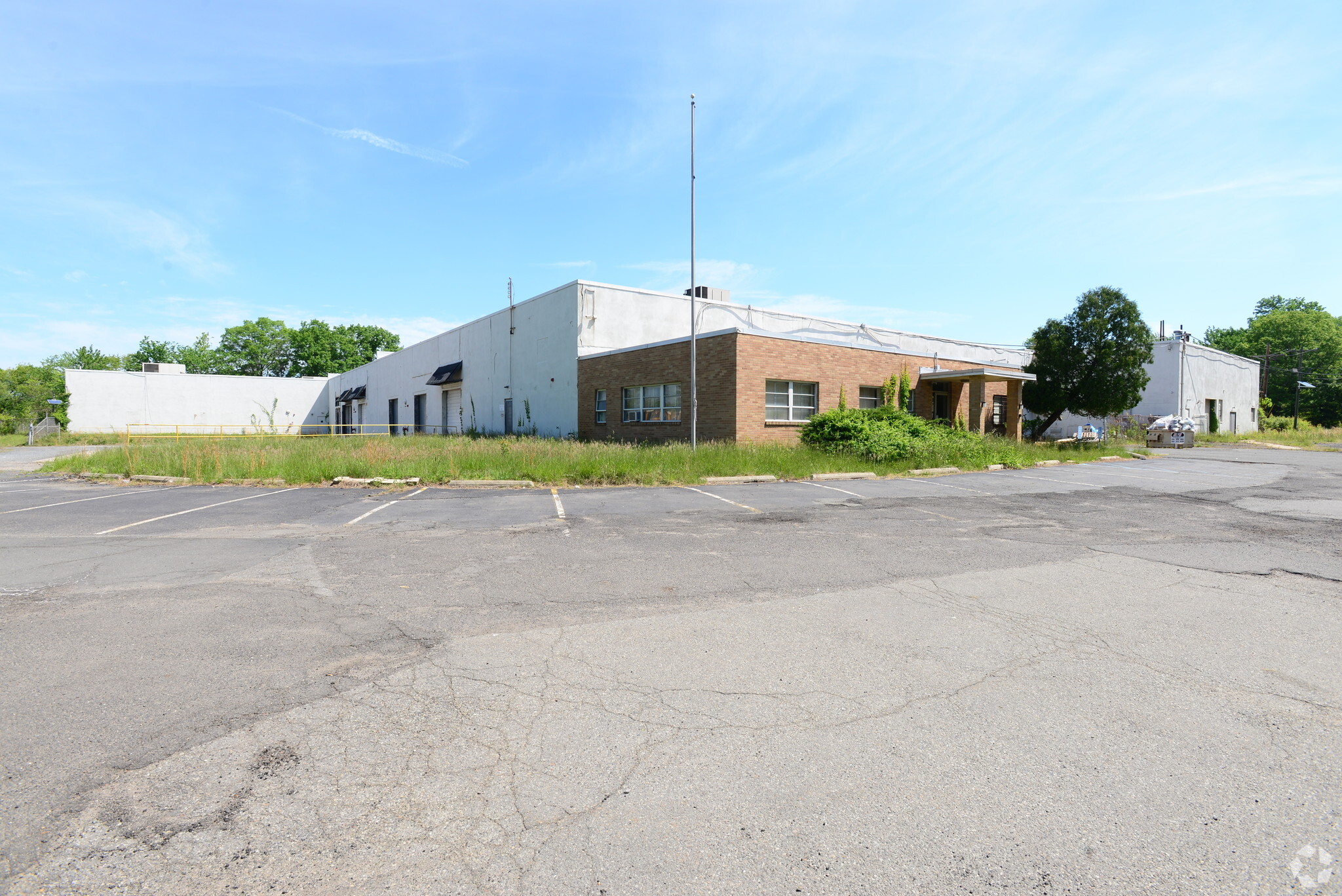 9 Cotters Ln, East Brunswick, NJ for sale Primary Photo- Image 1 of 1