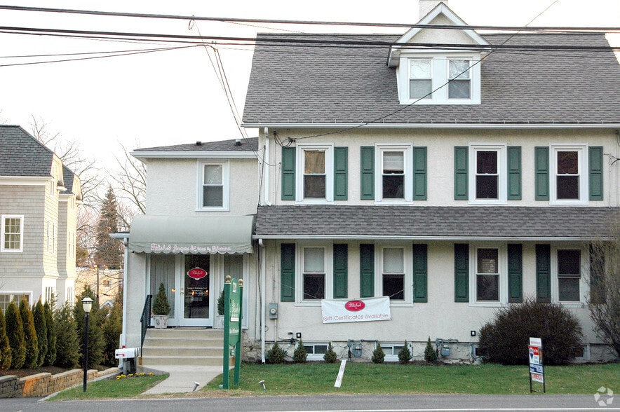 221-223 Conestoga Rd, Wayne, PA for lease - Building Photo - Image 2 of 11