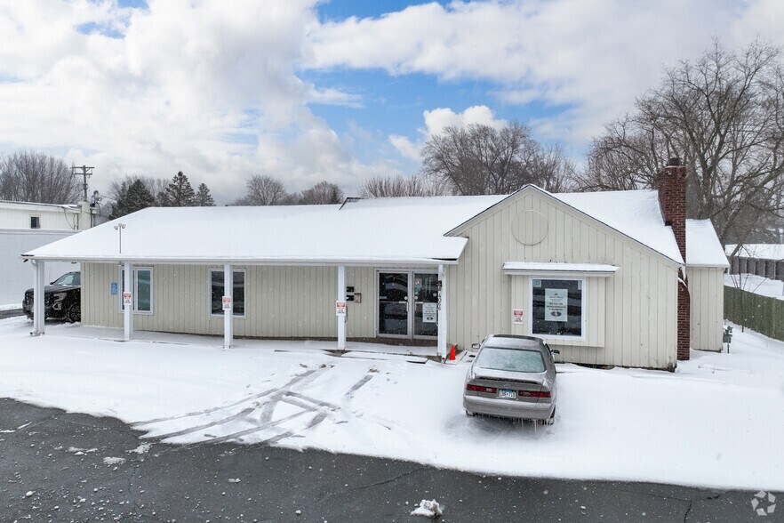 4070 White Bear Ave N, White Bear Lake, MN à vendre - Photo du bâtiment - Image 3 de 16