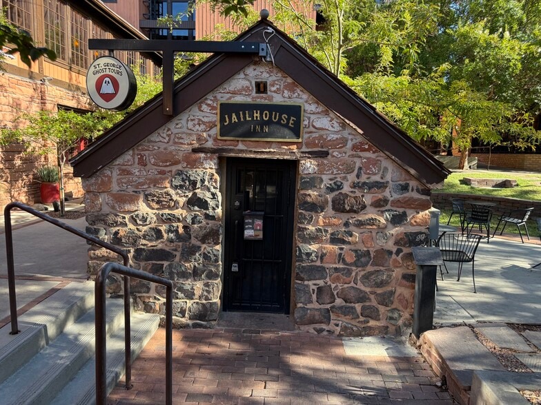 2 W Saint George Blvd, Saint George, UT à vendre - Photo du bâtiment - Image 2 de 14