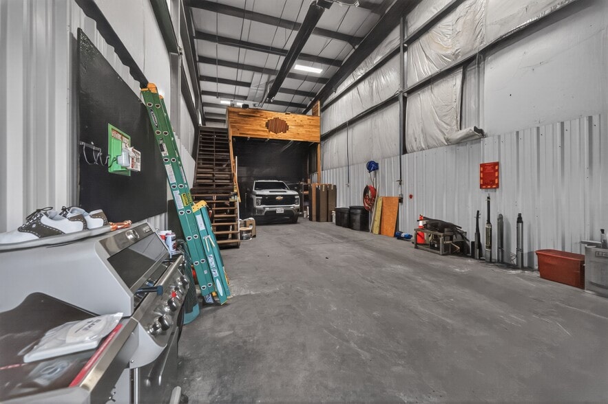 28 Hastings St, Mendon, MA for sale - Building Photo - Image 3 of 5