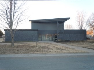 Plus de détails pour 108 SE 6th St, Abilene, KS - Spécialité à vendre