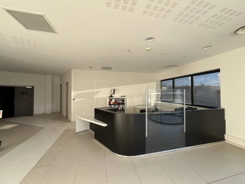 Industriel dans Élancourt à louer - Photo intérieure - Image 3 de 11