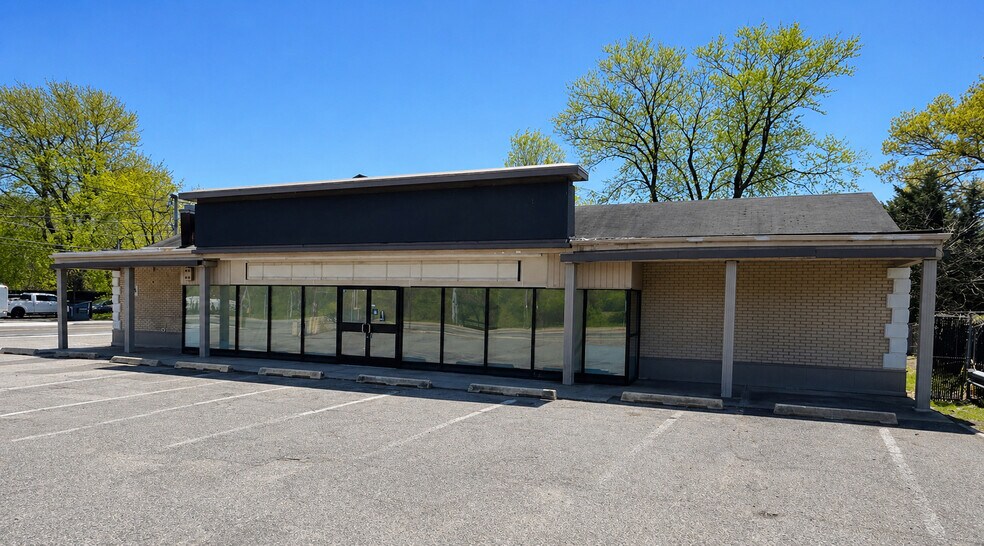 952 Portion Rd, Ronkonkoma, NY à louer - Photo du bâtiment - Image 2 de 2