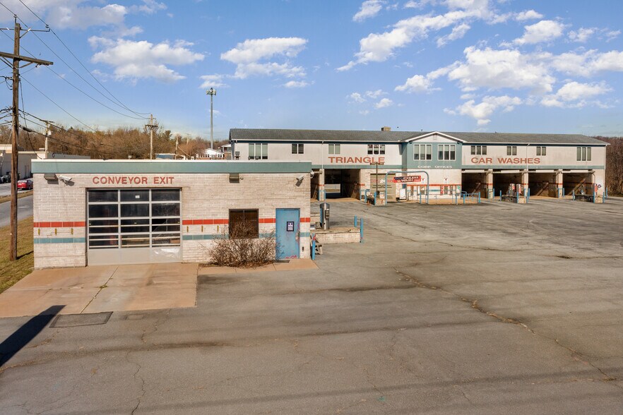 973 E Main St, Palmyra, PA à vendre - Photo du bâtiment - Image 2 de 4