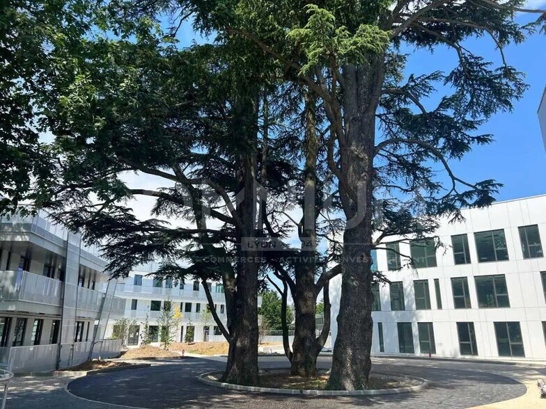 Office in Limonest for sale - Building Photo - Image 2 of 17