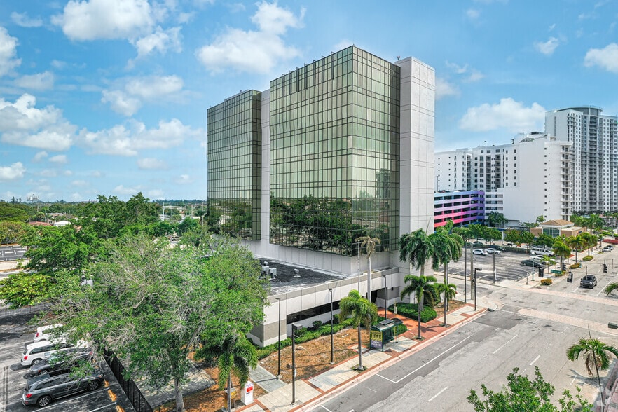 1909 Tyler St, Hollywood, FL for lease - Building Photo - Image 3 of 61