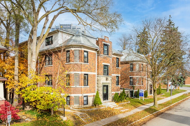 More details for 86 Union Blvd, Kitchener, ON - Multifamily for Sale