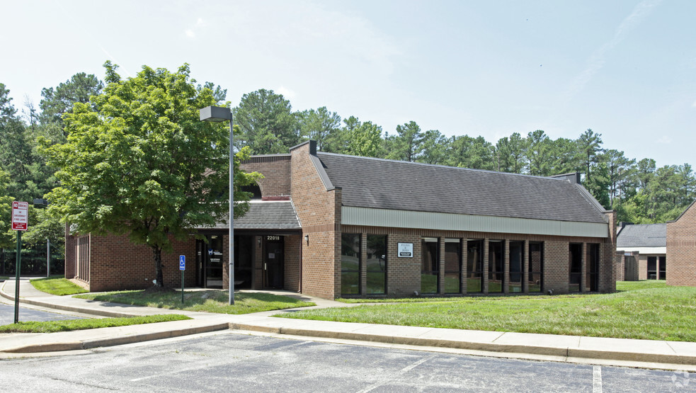 2201 E Parham Rd, Henrico, VA for lease - Building Photo - Image 1 of 9