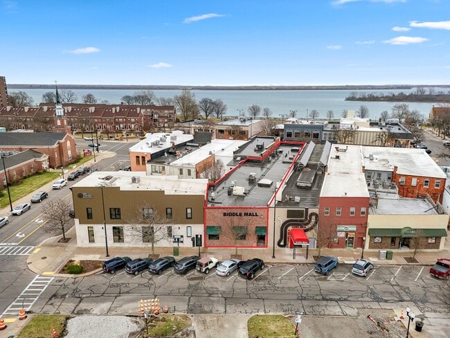 Plus de détails pour 2919 First St, Wyandotte, MI - Commerce de détail à louer