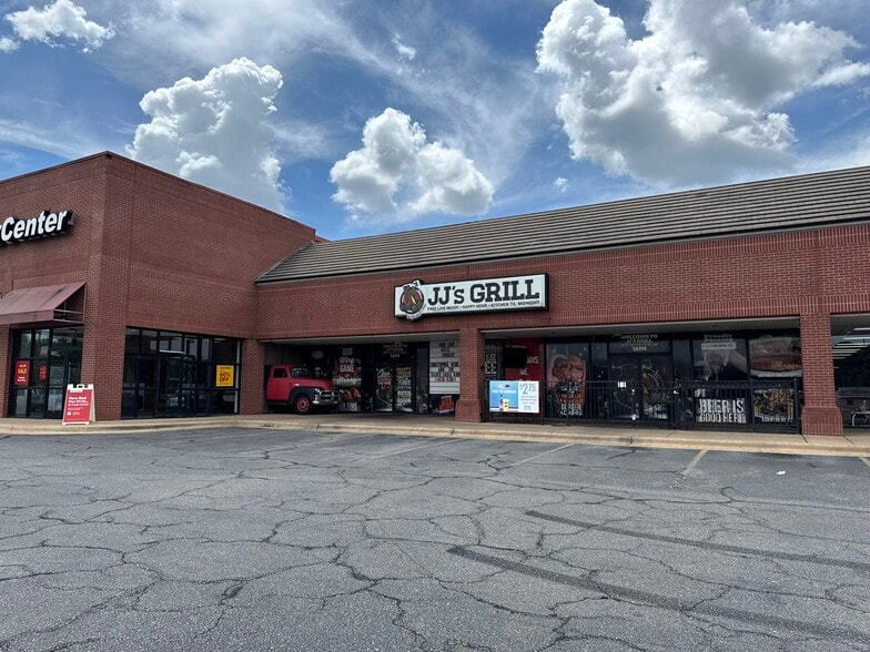 12201 W Markham St, Little Rock, AR for lease - Building Photo - Image 3 of 5