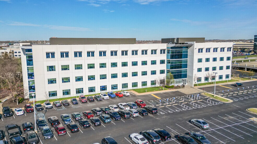 125 Corporate Office Dr, Earth City, MO for sale - Building Photo - Image 2 of 13