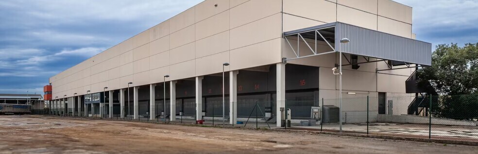 Carrer M Zona Franca, 1, Barcelone, Barcelona à louer - Photo du bâtiment - Image 3 de 6