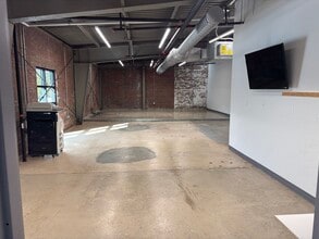 3512 Wilkinson Blvd, Charlotte, NC à louer Photo du bâtiment- Image 1 de 3