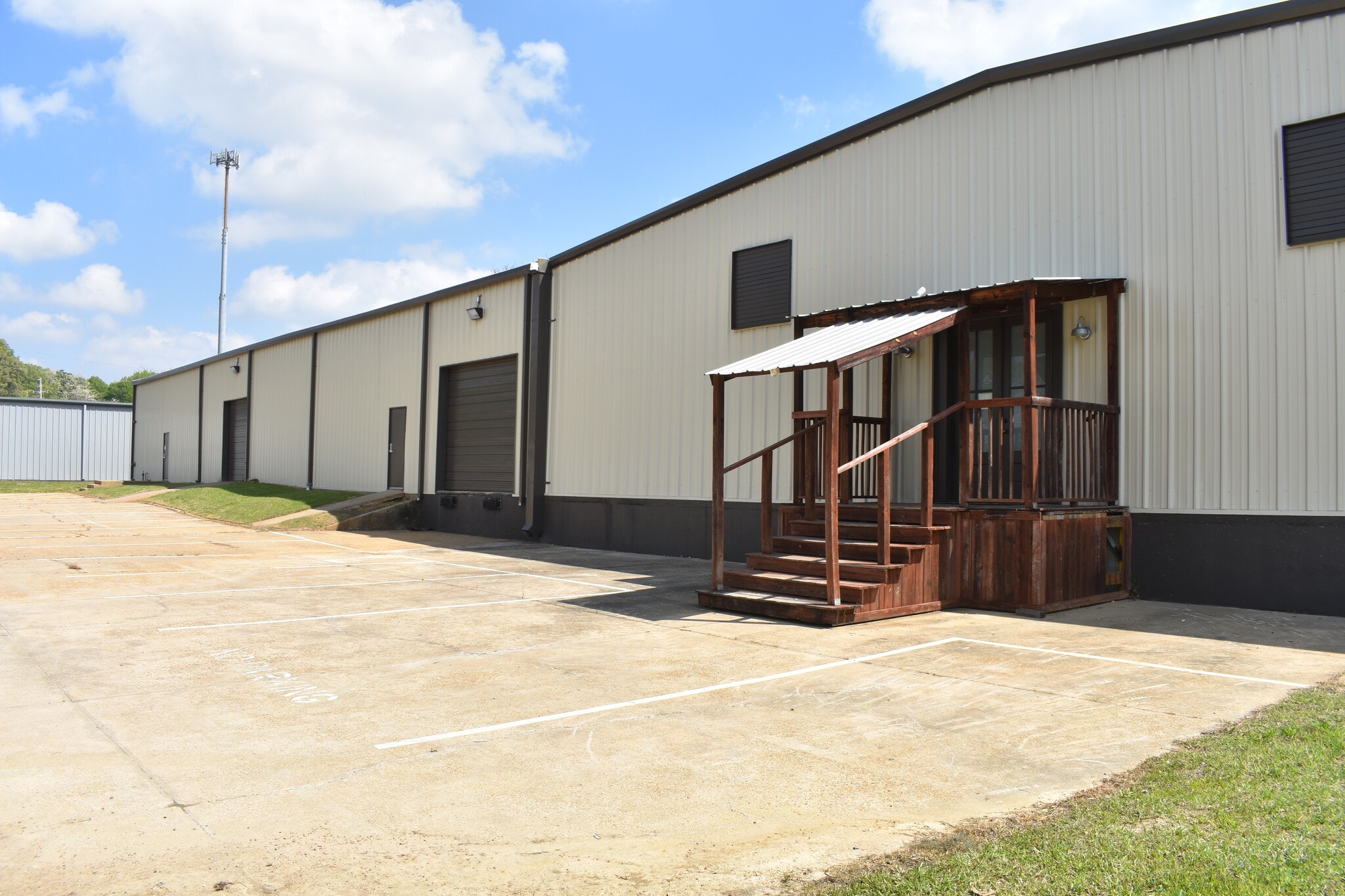 216 Industrial Dr, Ridgeland, MS for lease Primary Photo- Image 1 of 28