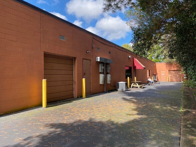 9701 Metropolitan Ct, Richmond, VA à louer - Photo du bâtiment - Image 3 de 3