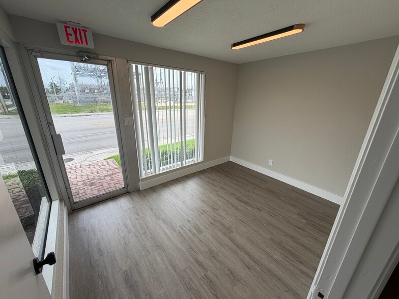 13 SW 10th St, Deerfield Beach, FL for lease - Building Photo - Image 2 of 39