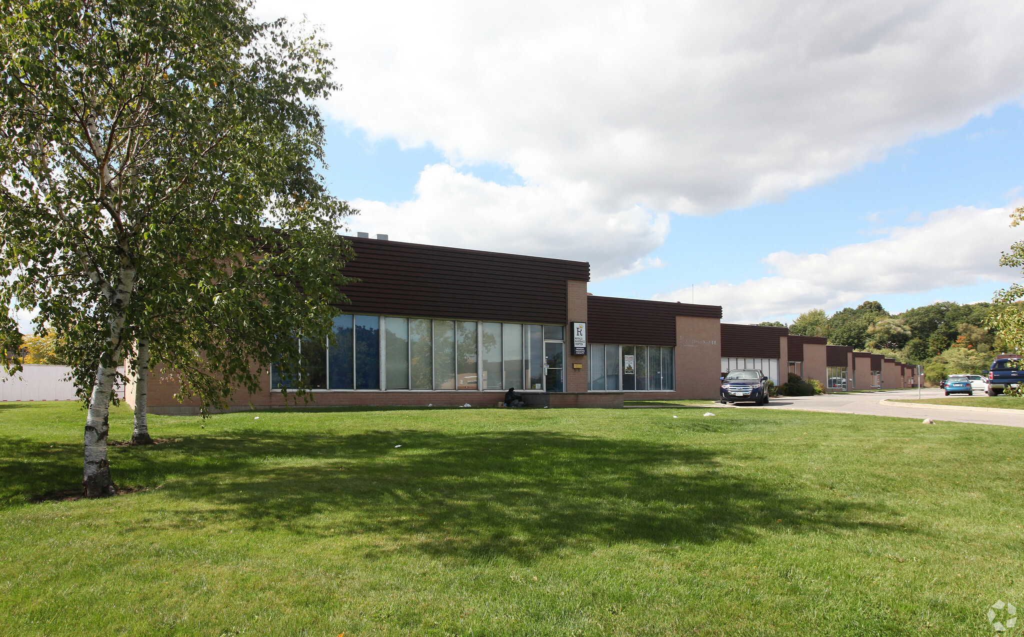 505 Iroquois Shore Rd, Oakville, ON for lease Primary Photo- Image 1 of 3