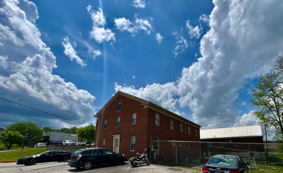 240 E Main St, Mount Vernon, KY à vendre - Photo du bâtiment - Image 3 de 17