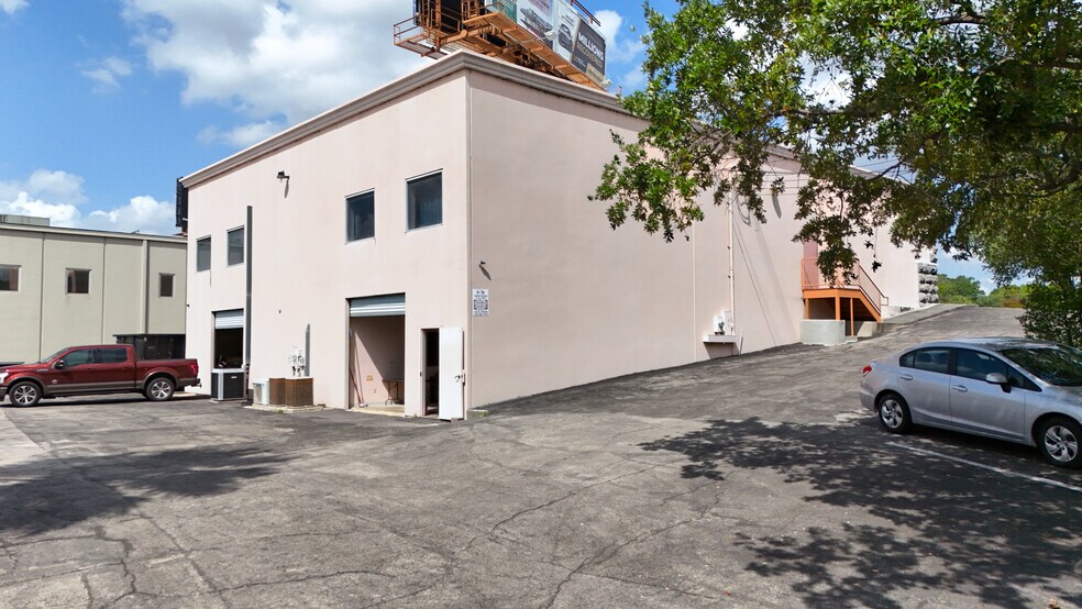 10288 San Pedro Ave, San Antonio, TX à louer - Photo du bâtiment - Image 3 de 8