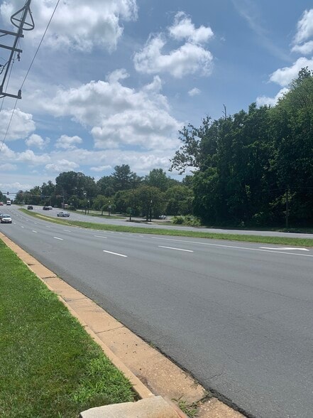 4401 Carrico Dr, Annandale, VA à vendre - Photo principale - Image 1 de 3