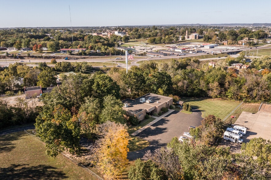1423 Randy Ln, Jefferson City, MO for sale - Building Photo - Image 2 of 47