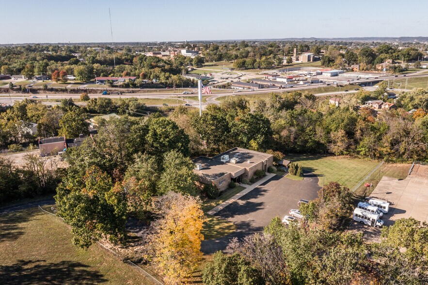 1423 Randy Ln, Jefferson City, MO à vendre - Photo du bâtiment - Image 2 de 47