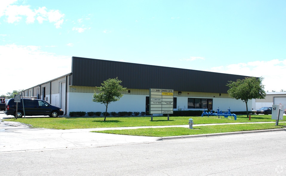 4709 Distribution Ct, Orlando, FL for lease - Building Photo - Image 1 of 6